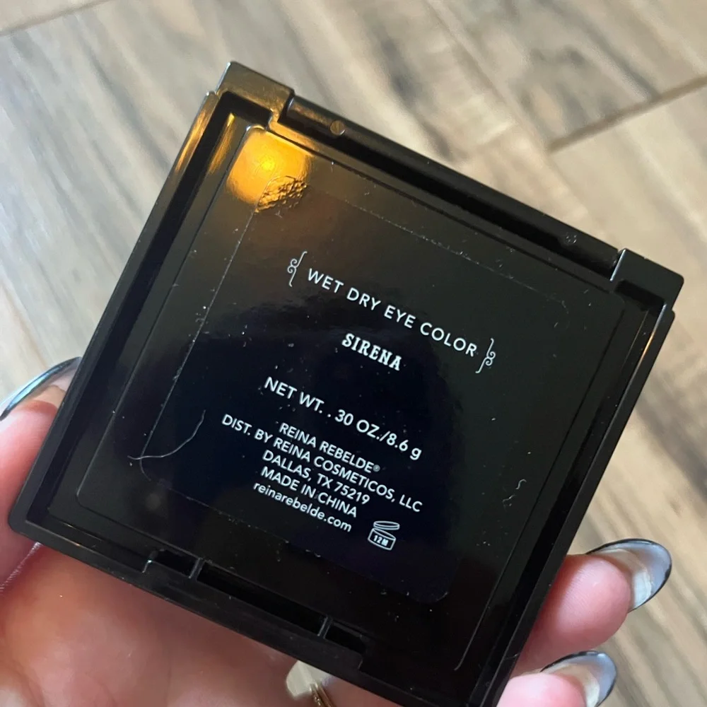 Reina Rebelde Eyeshadow Palette - Picture 5 of 5